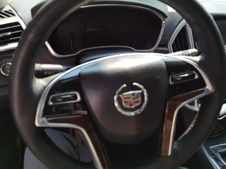 Cadillac SRX — миниатюра 15