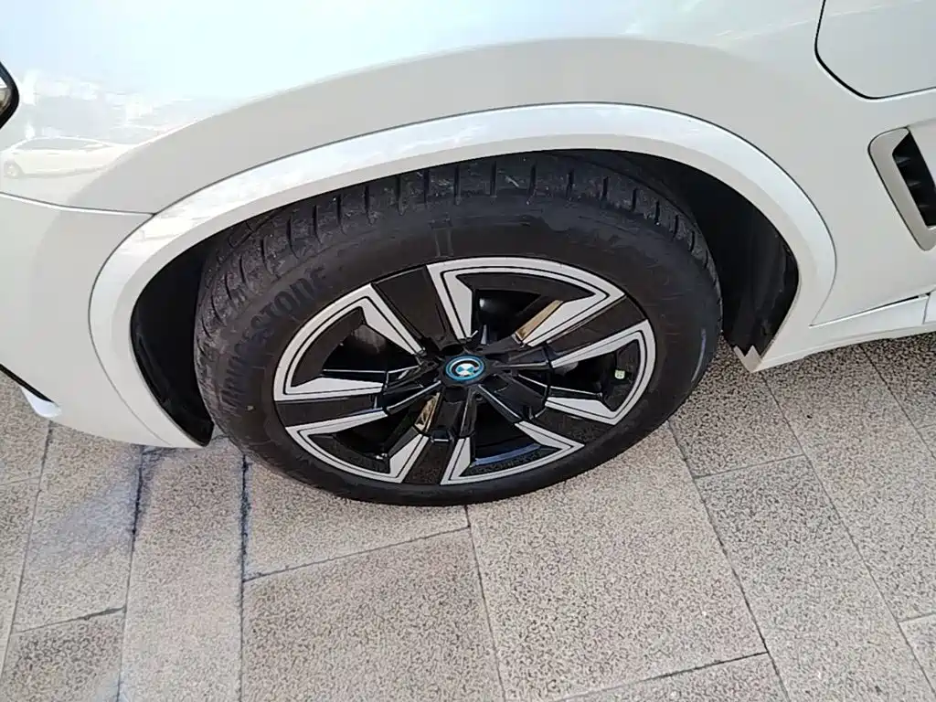 BMW iX3 — миниатюра 23