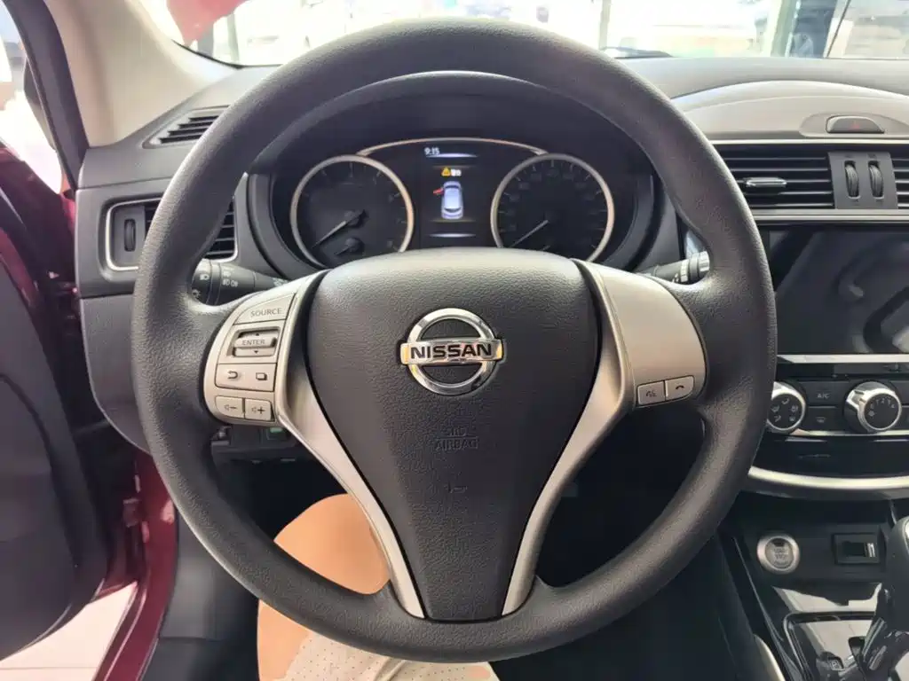 Nissan Tiida — миниатюра 11