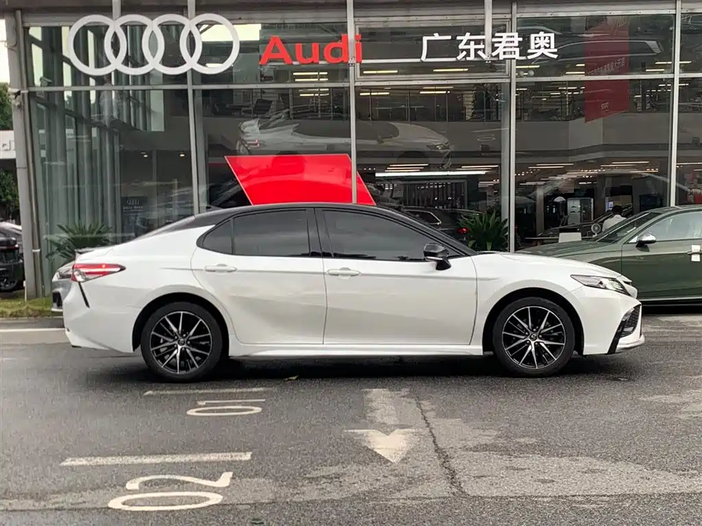 Toyota Camry 2021 2.0S