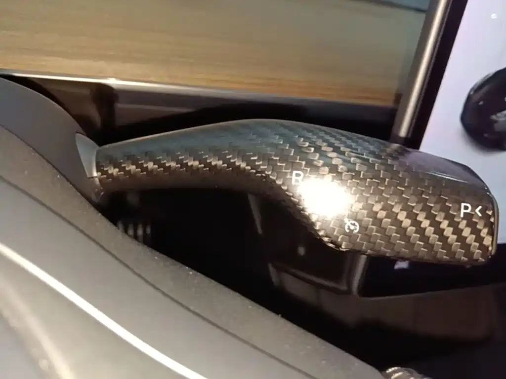 Tesla Model Y — миниатюра 14