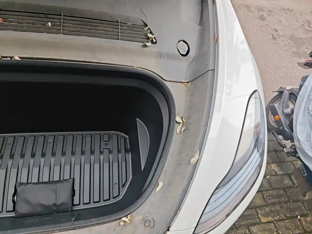 Tesla Model Y — миниатюра 22
