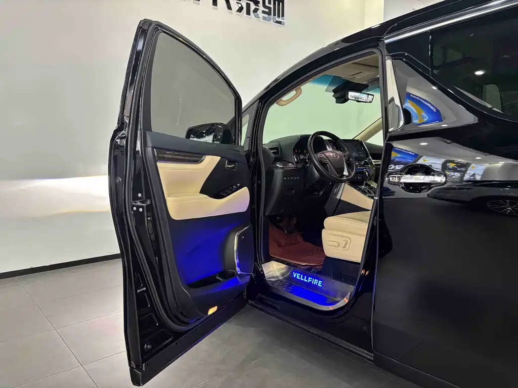 Toyota Vellfire 2021 2.5L HV Luxury
