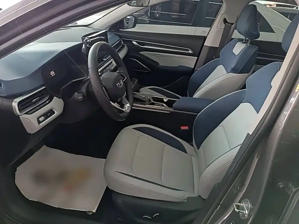 Geely Emgrand — миниатюра 15
