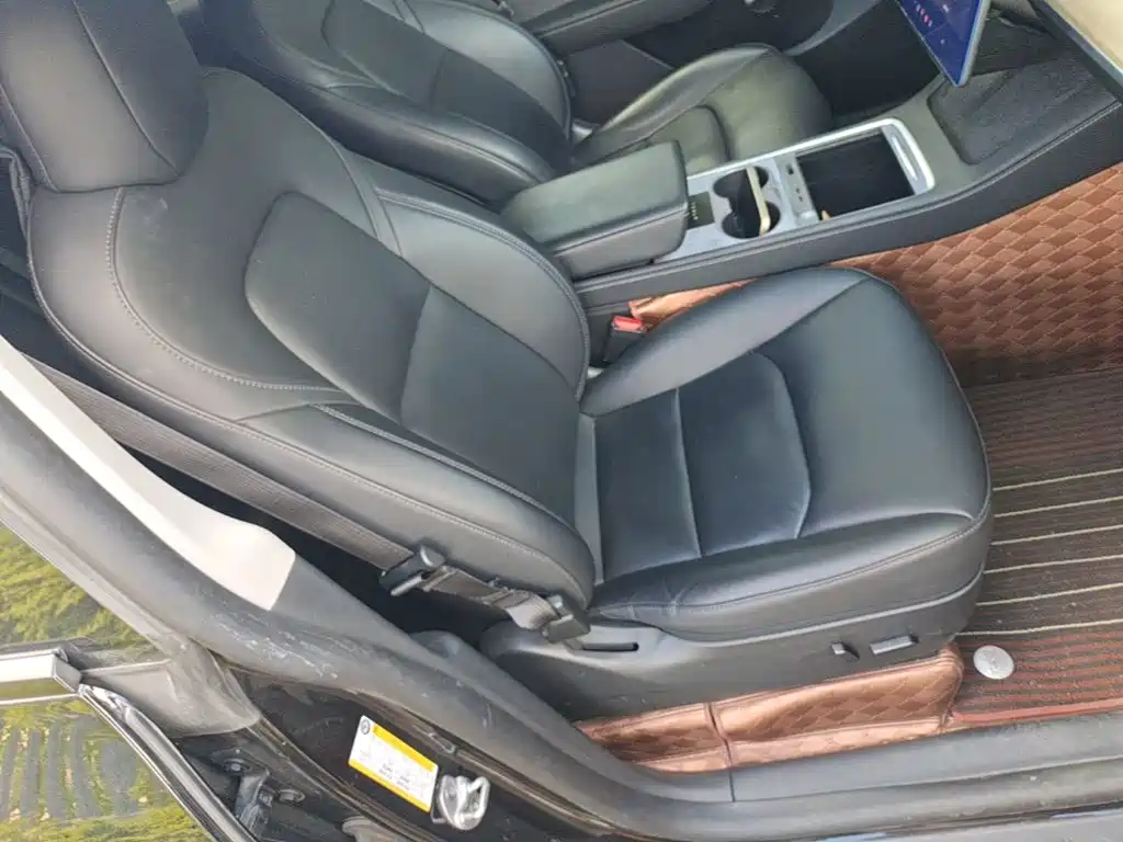 Tesla Model Y — миниатюра 25