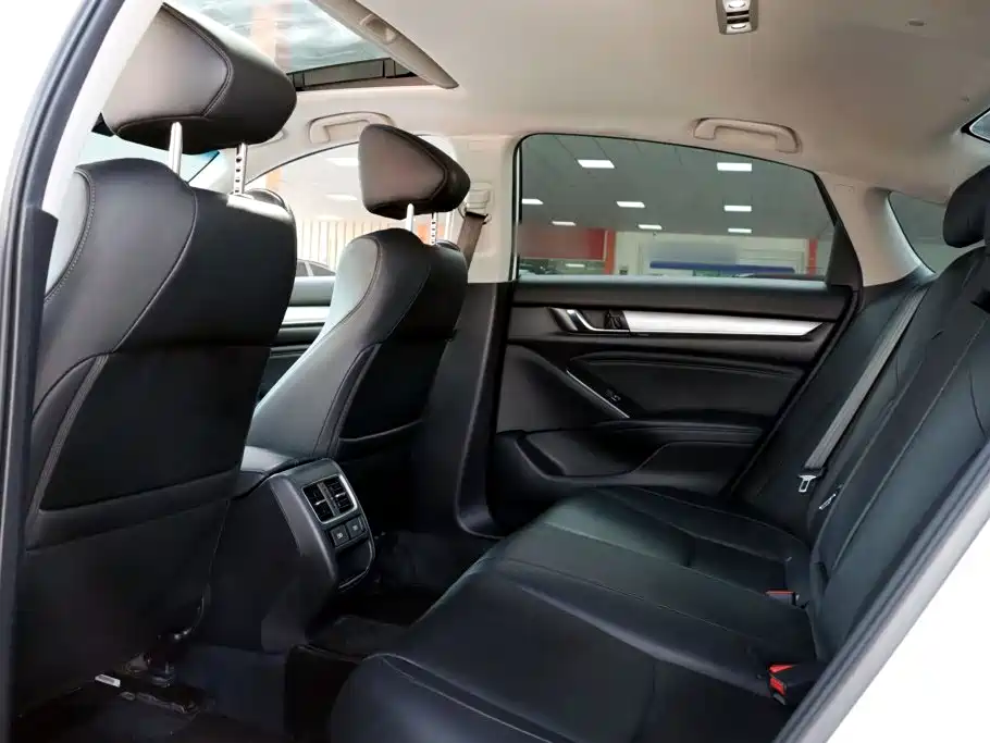 Honda Accord — миниатюра 12