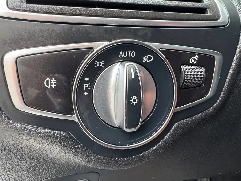 Mercedes-Benz C-Class — миниатюра 14
