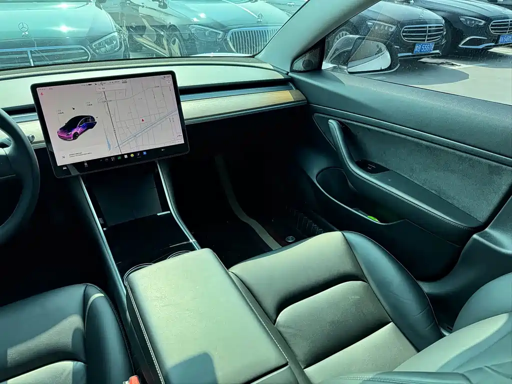 Tesla Model 3 — миниатюра 16
