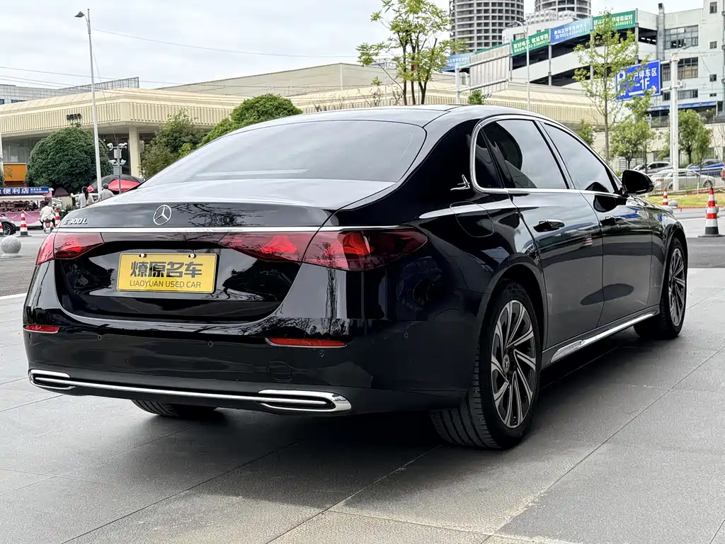 Mercedes-Benz E-Class — миниатюра 7
