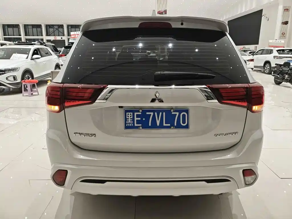 Mitsubishi Outlander — миниатюра 6