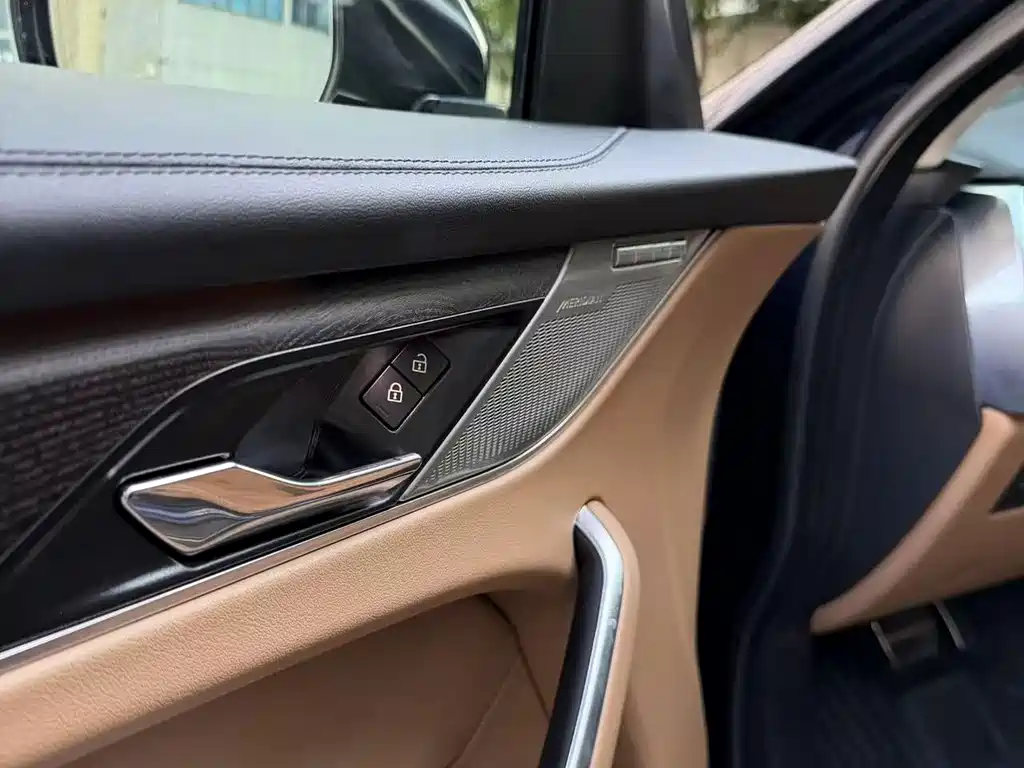 Jaguar F-PACE — миниатюра 7