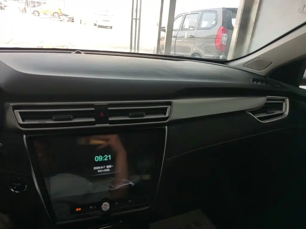 Roewe i5 — миниатюра 13