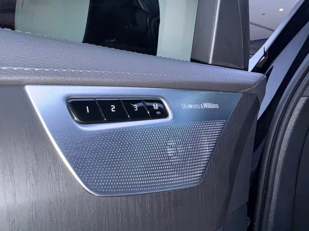 Volvo XC90 — миниатюра 23
