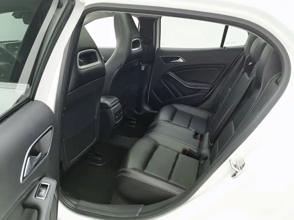 Mercedes-Benz GLA — миниатюра 15