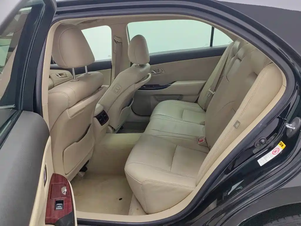 Toyota Crown — миниатюра 15
