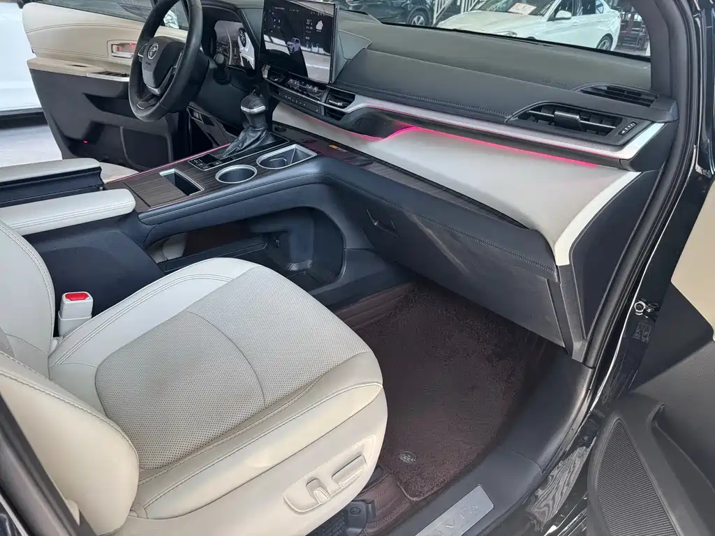 Toyota Granvia — миниатюра 12
