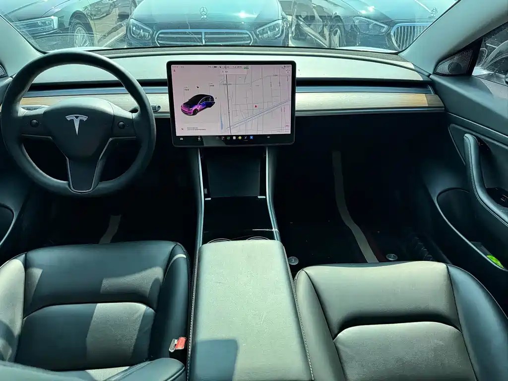 Tesla Model 3 — миниатюра 15