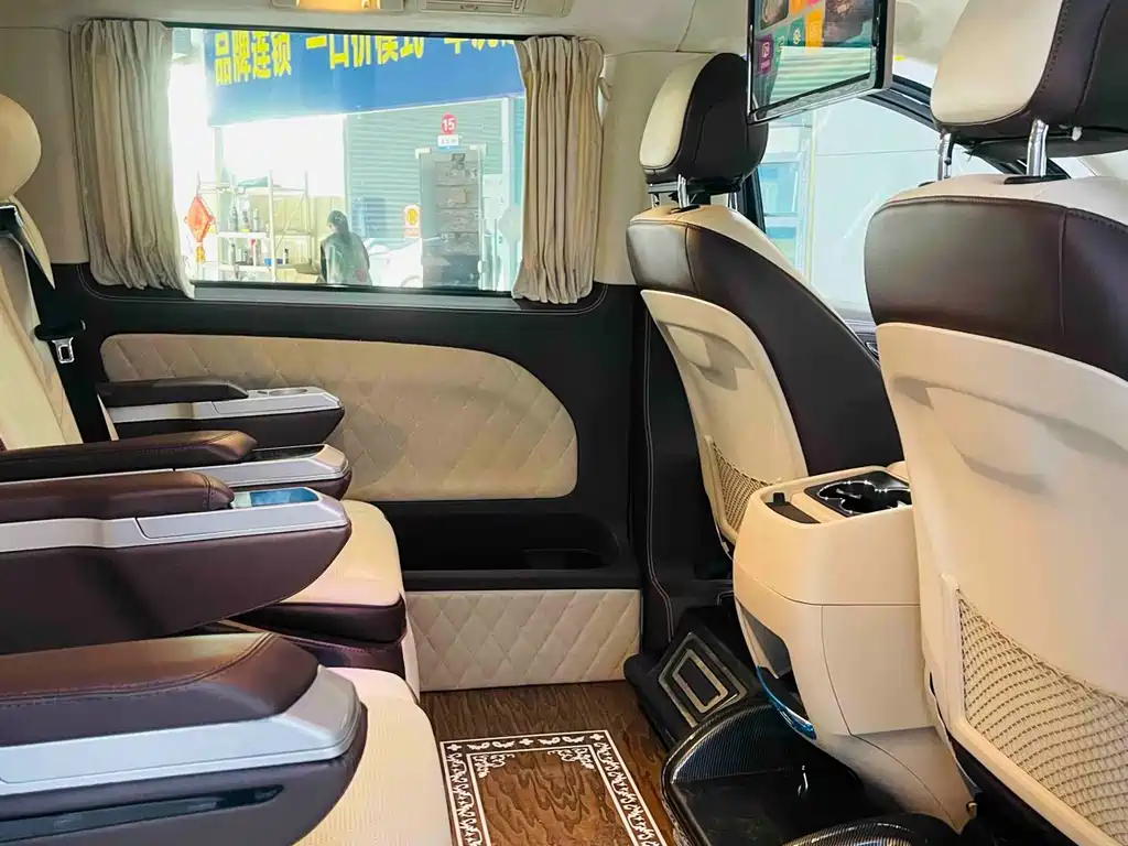 Mercedes-Benz Vito 2021 2.0T Elite 7 мест