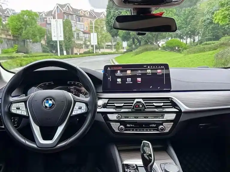 BMW 5 Series — миниатюра 7