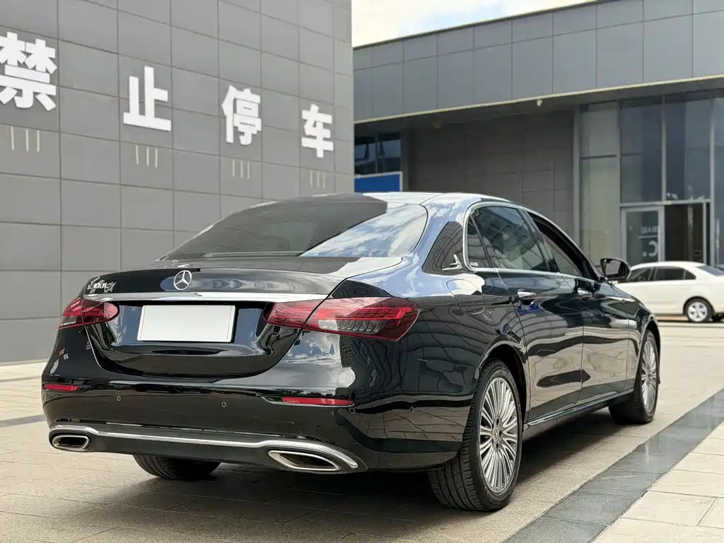 Mercedes-Benz E-Class — миниатюра 5