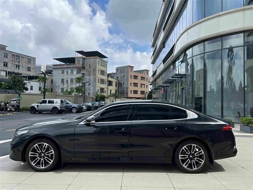 BMW 5 Series — миниатюра 4