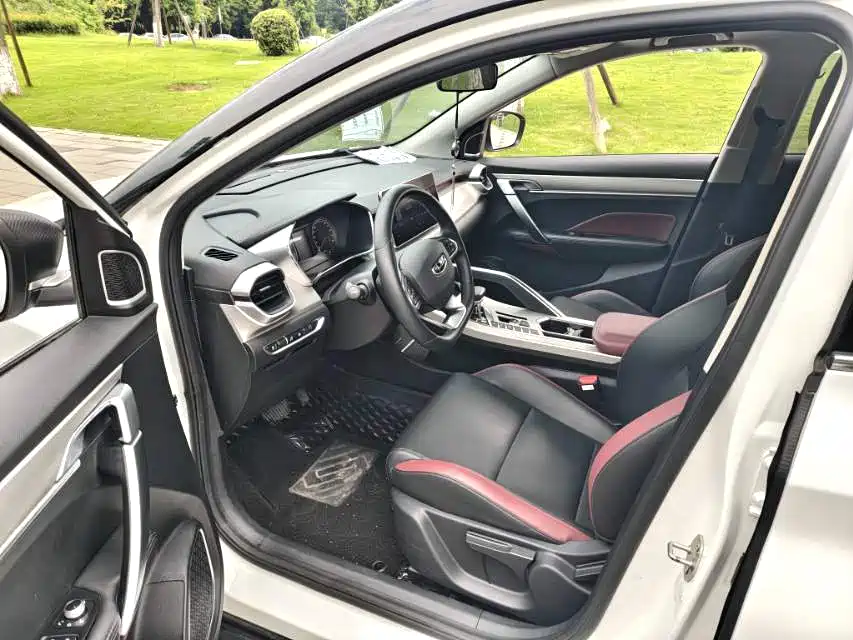 Geely Binyue — миниатюра 7