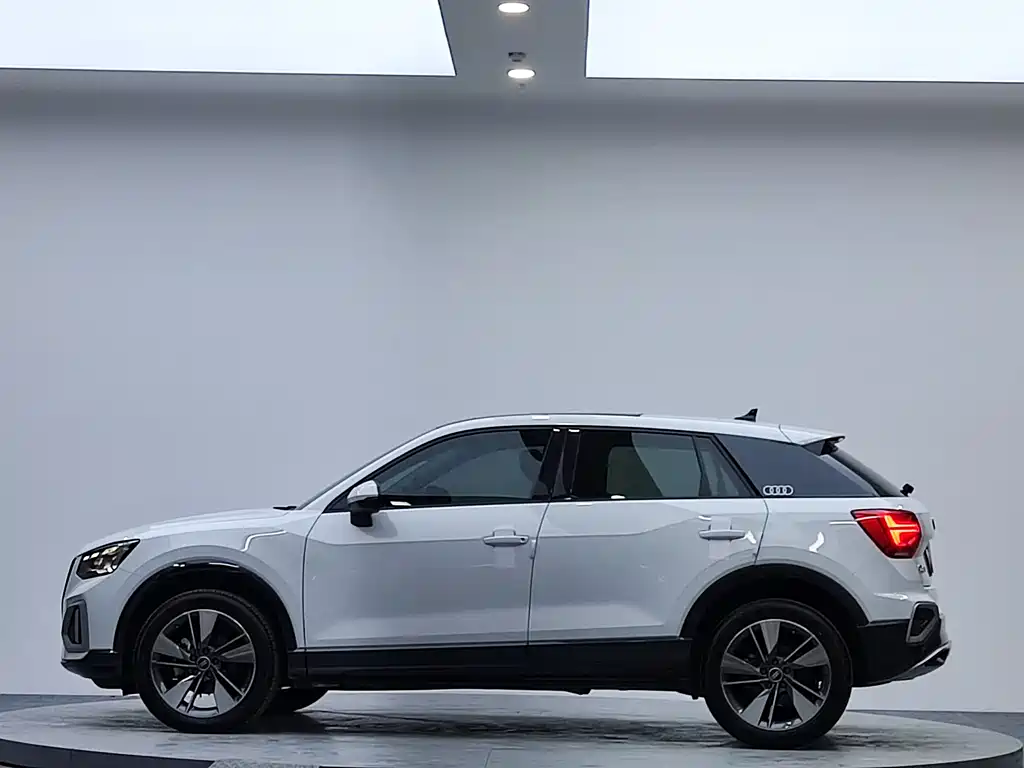 Audi Q2L 2022 35 TFSI Fashion