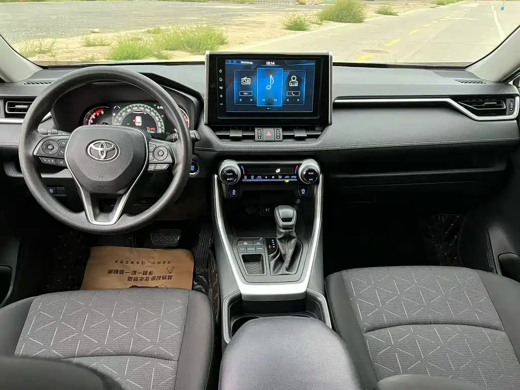 Toyota RAV4 — миниатюра 8