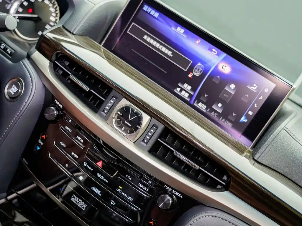 Lexus LX — миниатюра 18