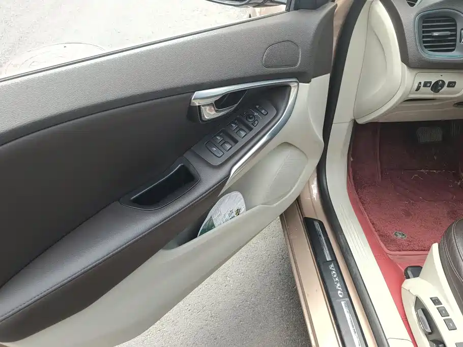 Volvo V40 — миниатюра 7