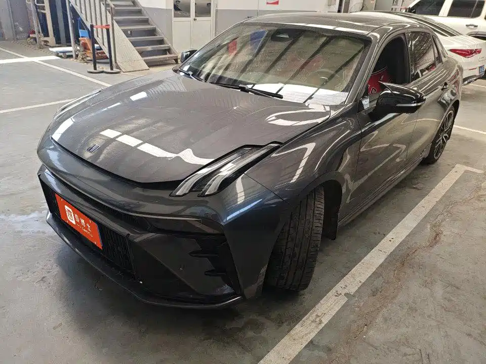 Lynk & Co 03