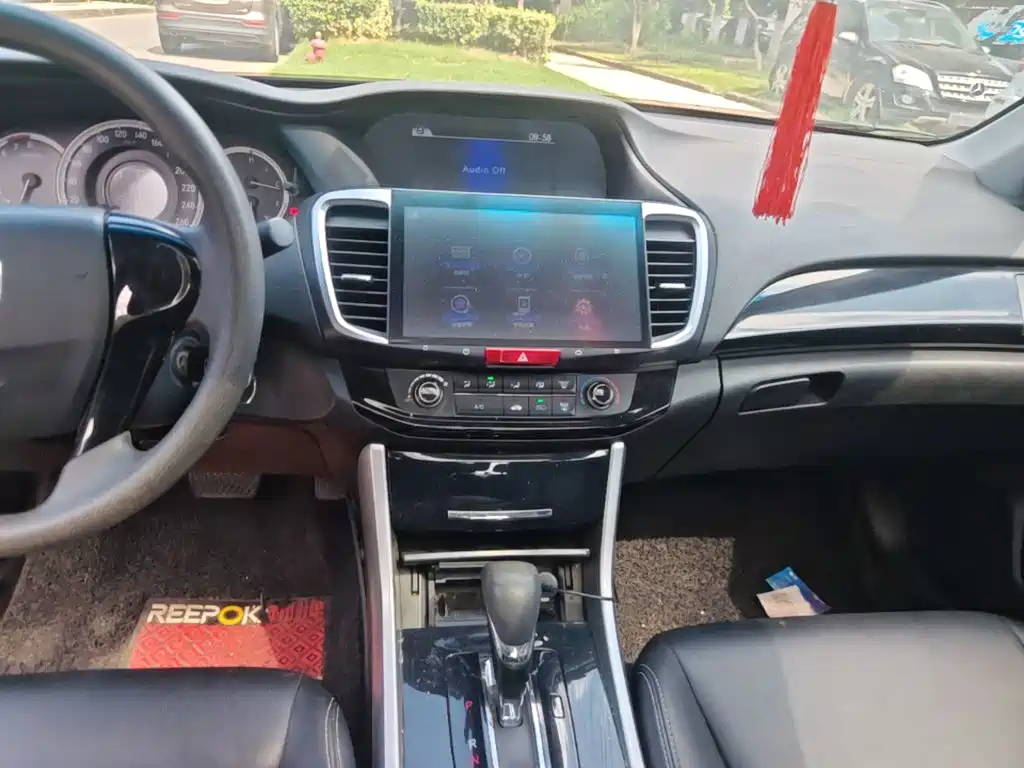 Honda Accord — миниатюра 13