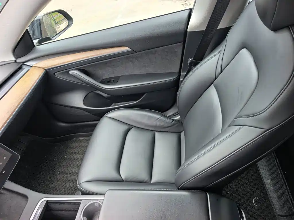 Tesla Model 3 — миниатюра 12