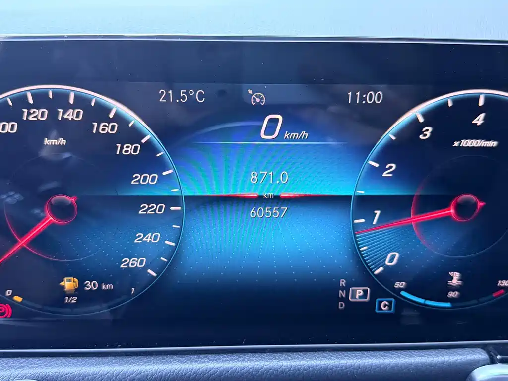 Mercedes-Benz GLB — миниатюра 25