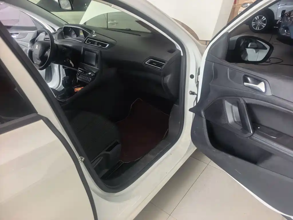 Peugeot 308 — миниатюра 14