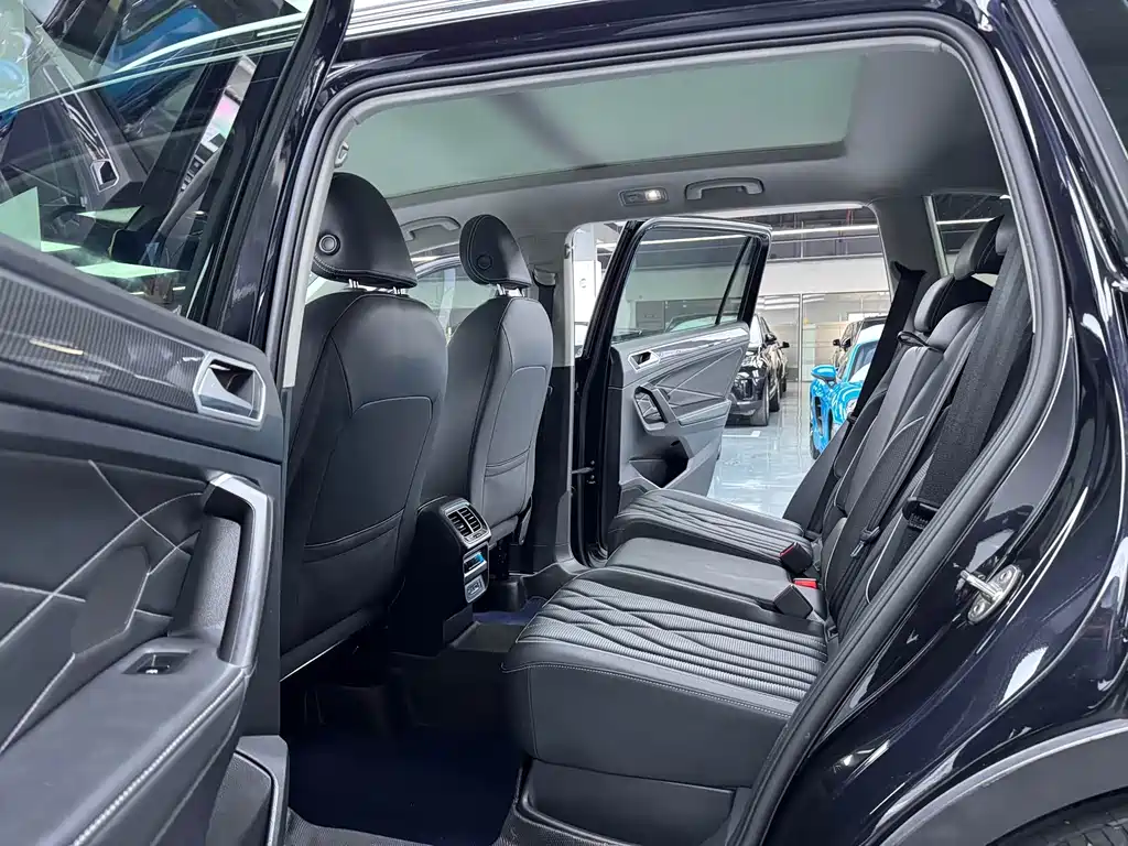 Volkswagen Tiguan L L 2023 330TSI AT R-Line