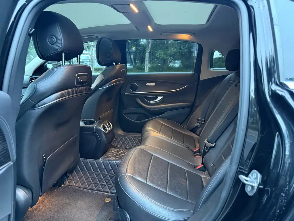 Mercedes-Benz E-Class — миниатюра 7