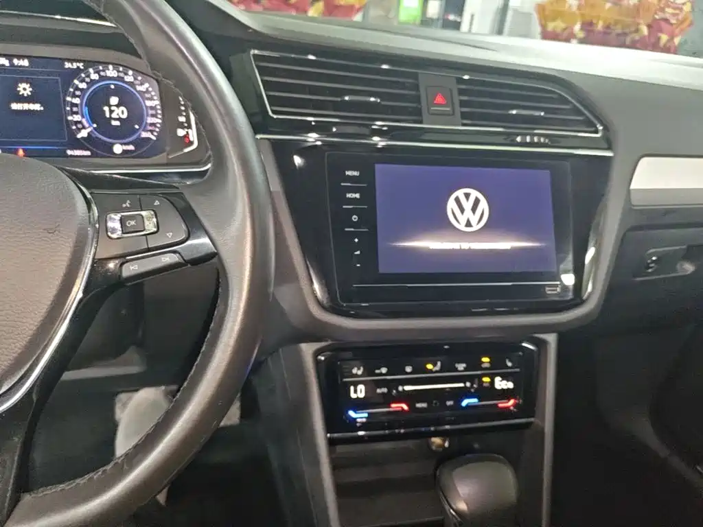 Volkswagen Tiguan L PHEV — миниатюра 10