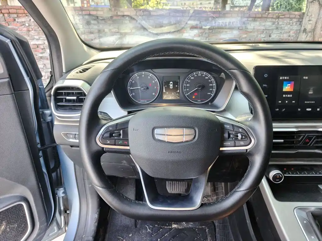 Geely Binyue — миниатюра 11