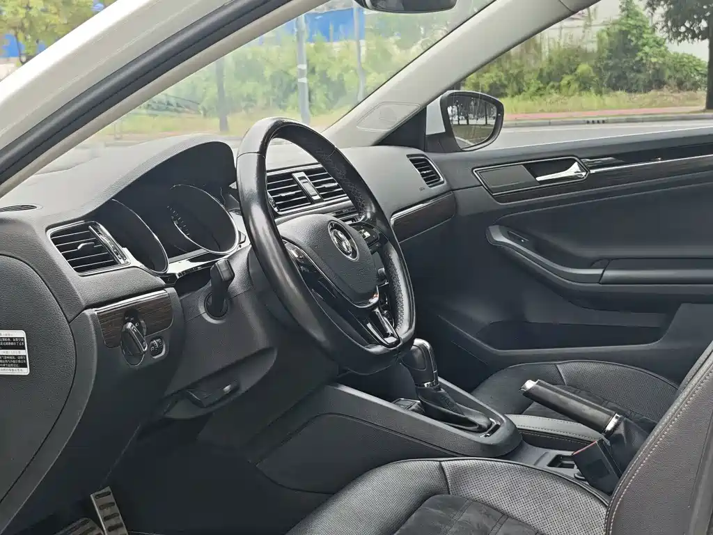 Volkswagen Sagitar — миниатюра 12