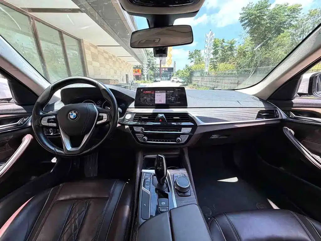 BMW 5 Series — миниатюра 7