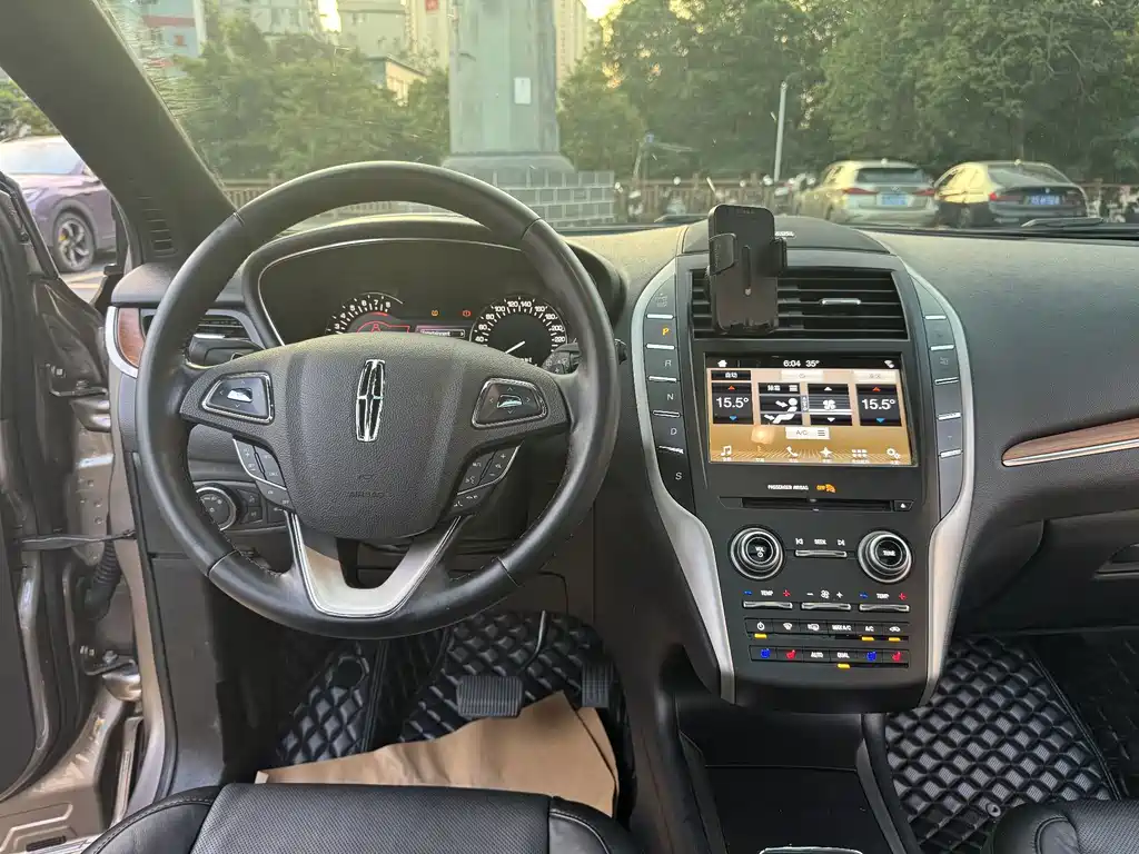 Lincoln MKC — миниатюра 16