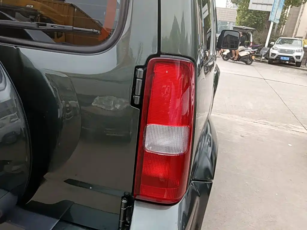 Suzuki Jimny — миниатюра 8
