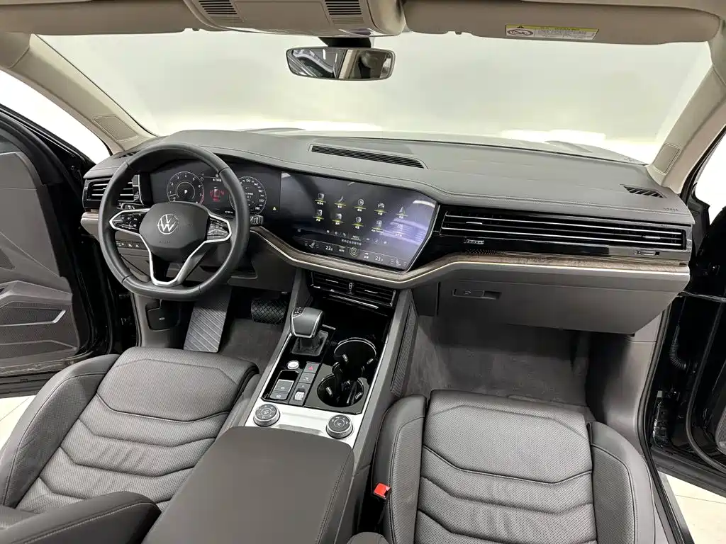 Volkswagen Touareg — миниатюра 12