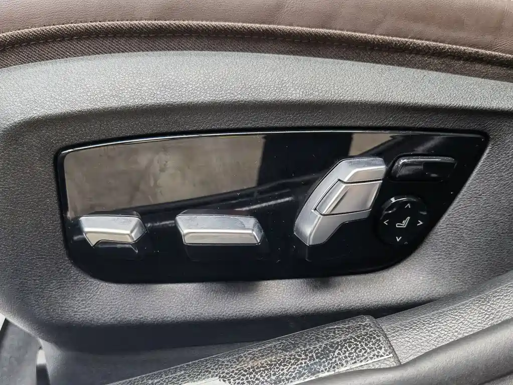 BMW 5 Series New Energy Mileage Upgrade Edition 530Le Pioneer Edition, фото 17