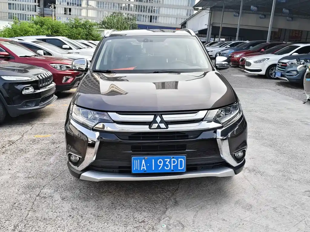 Mitsubishi Outlander (Import) — миниатюра 2