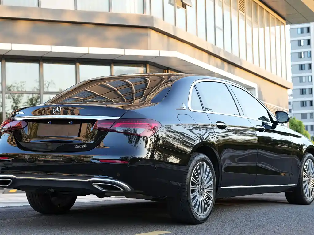 Mercedes-Benz E-Class — миниатюра 10
