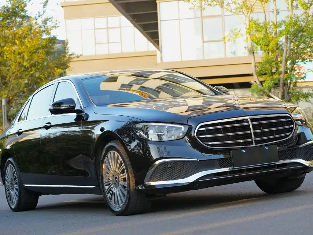 Mercedes-Benz E-Class — миниатюра 3