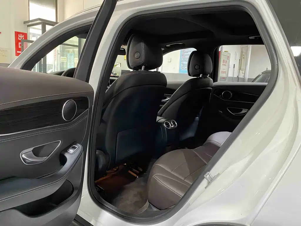 Mercedes-Benz GLC 2018 GLC 260 4MATIC Luxury