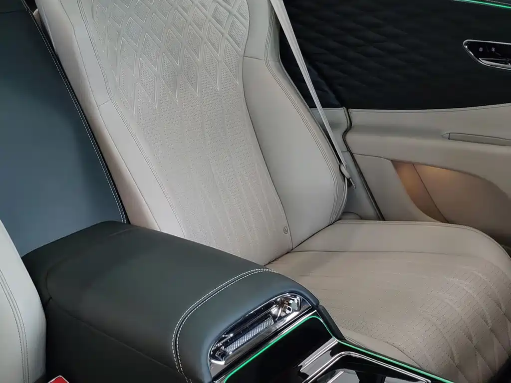 Bentley Flying Spur PHEV — миниатюра 14